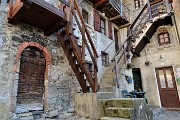 11 Antiche case del piccolo borgo di Catremerio 